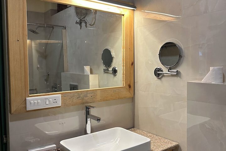 Room 46 of 99
