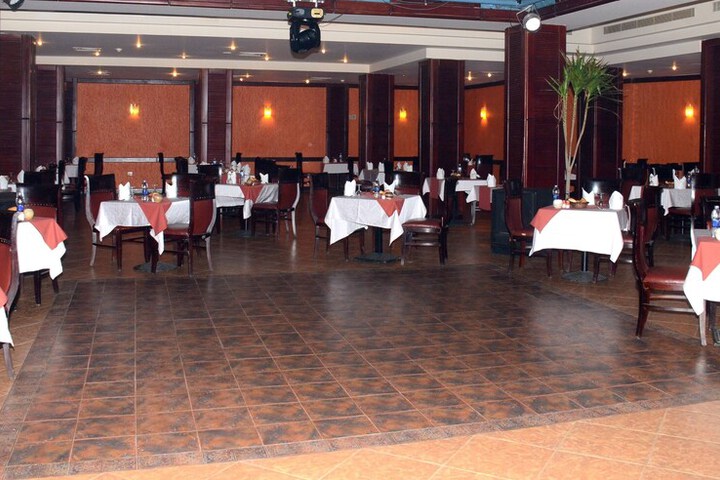 Dining 44 of 58