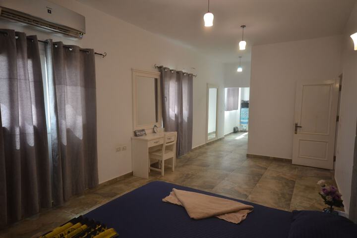 Room 34 of 108