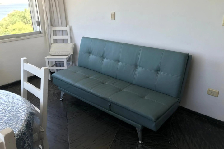 Room 5 of 16