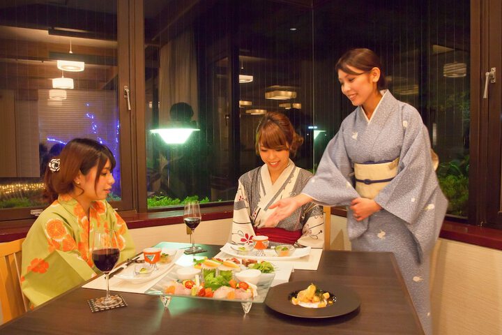 Dining 31 of 43