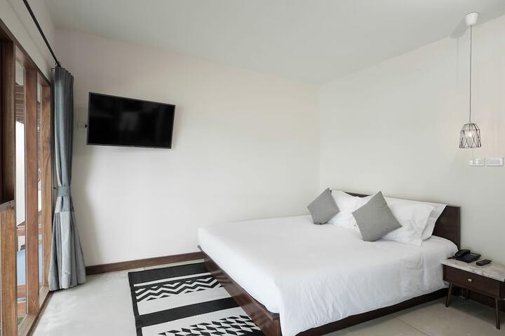 Room 52 of 148