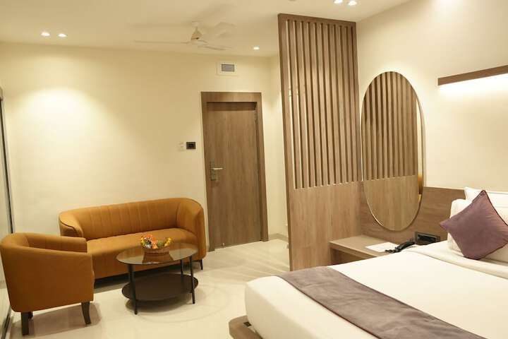 Room 15 of 83