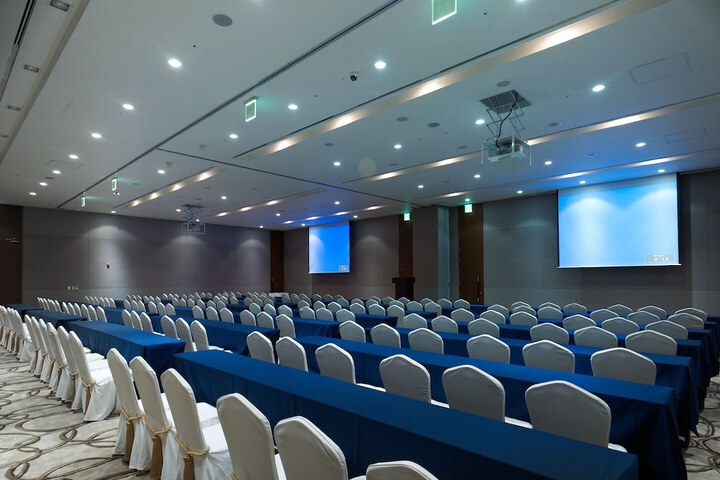 Ballroom/Hall 41 of 55