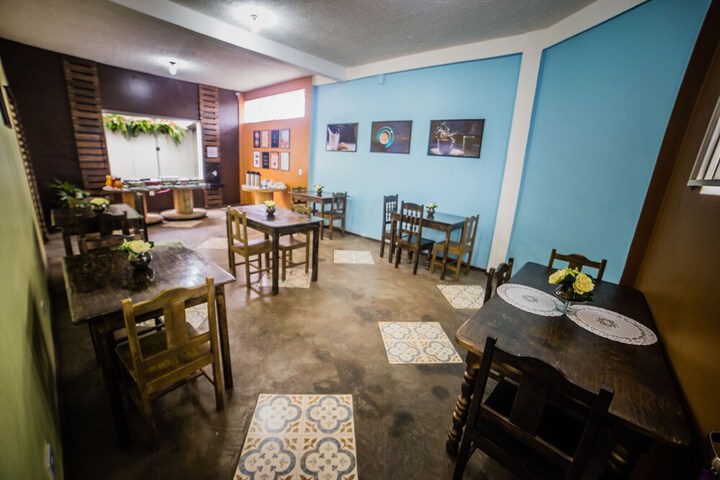 Dining 6 of 20