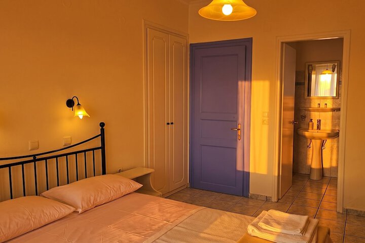 Room 3 of 48