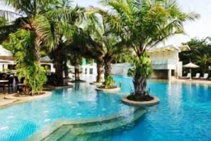 Pools & Facilities