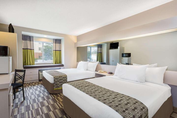 1 Queen Bed (17 of 18)