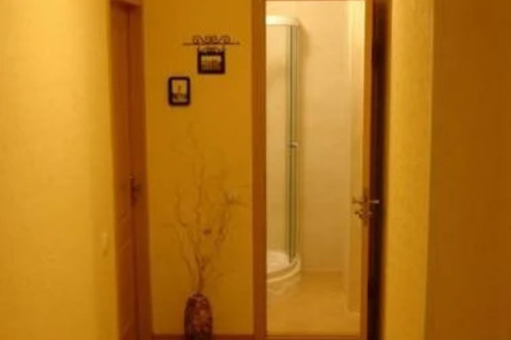 Room 8 of 10
