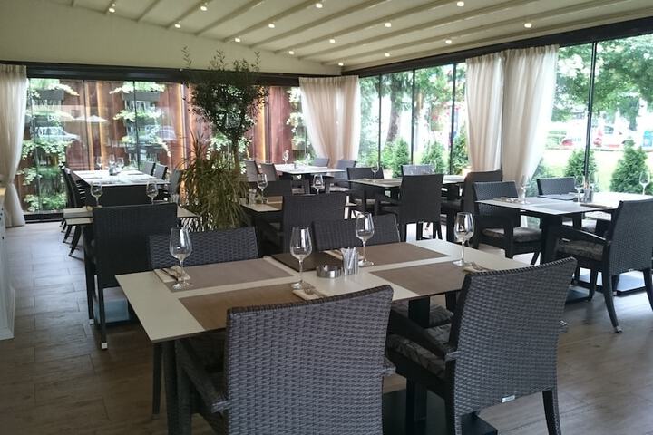 Dining 65 of 73
