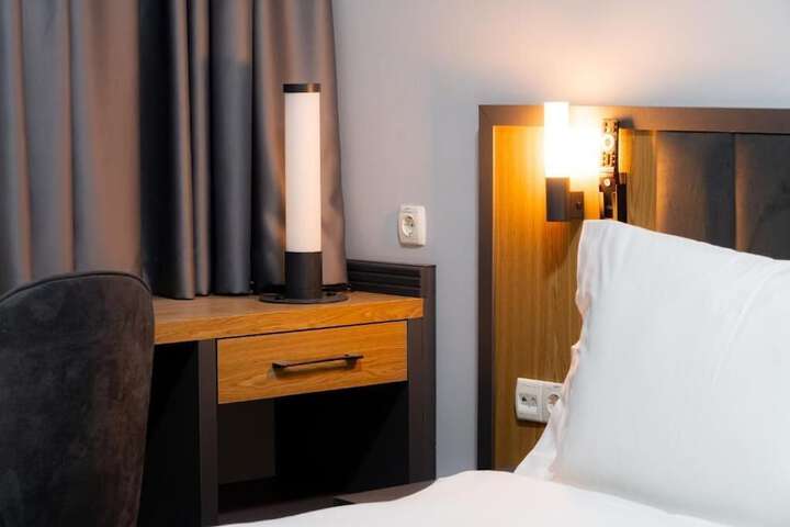 Room 8 of 48