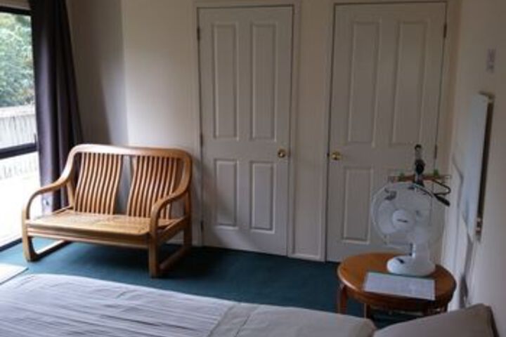 Room 32 of 66