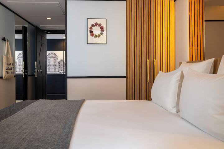 Room 25 of 126