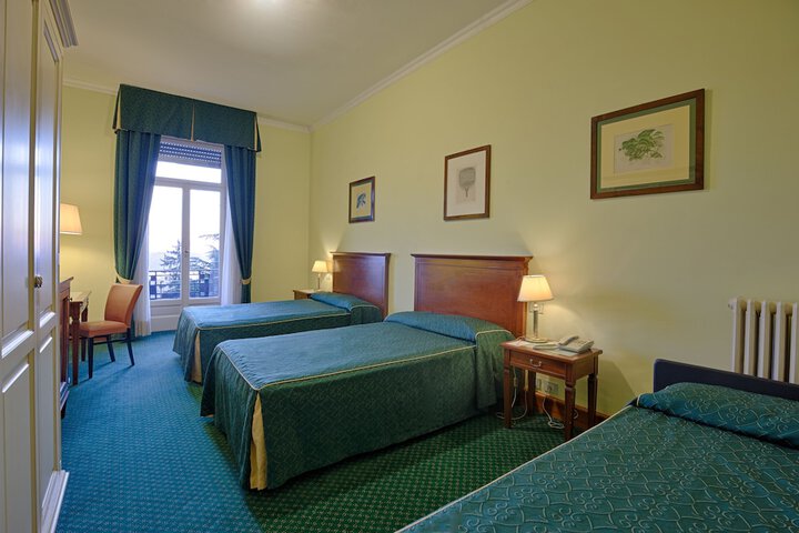 Room 6 of 121