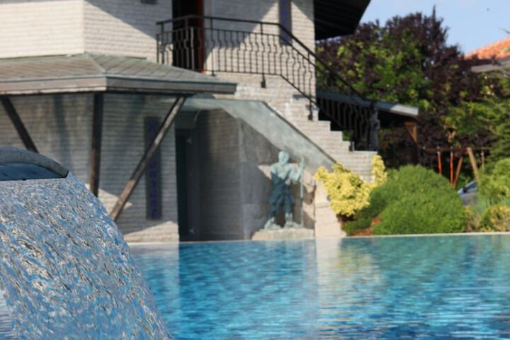 Pool 36 of 81