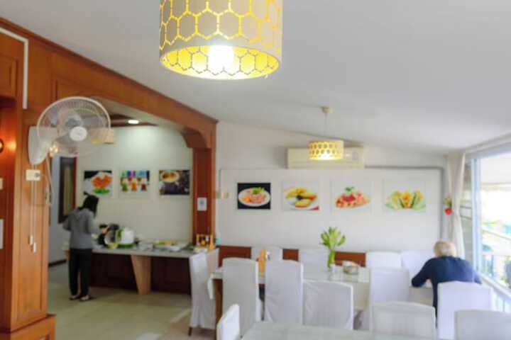 Dining 78 of 97