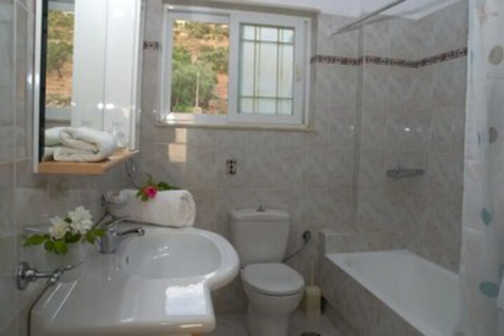 Room 6 of 15