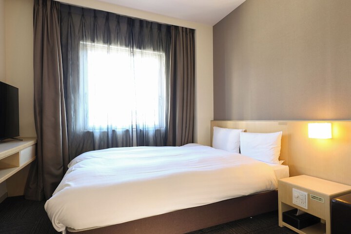 Room 12 of 52