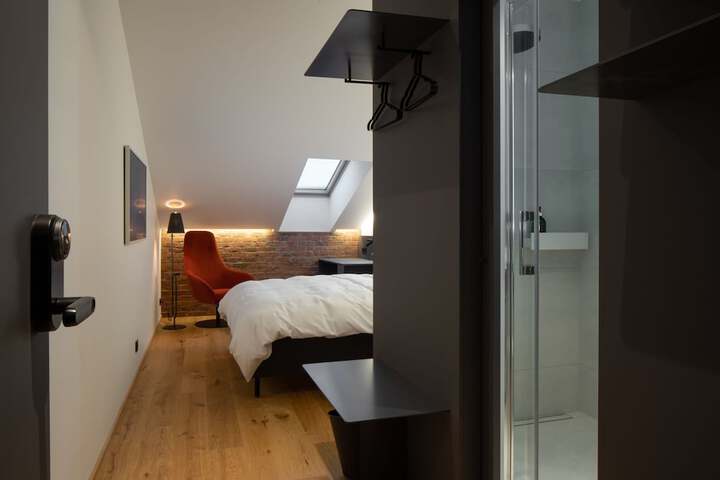 Room 28 of 47