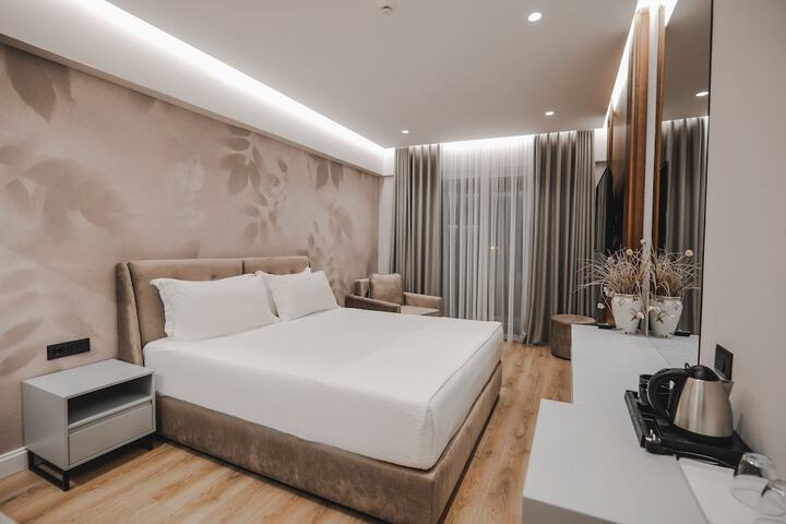 Room 27 of 76