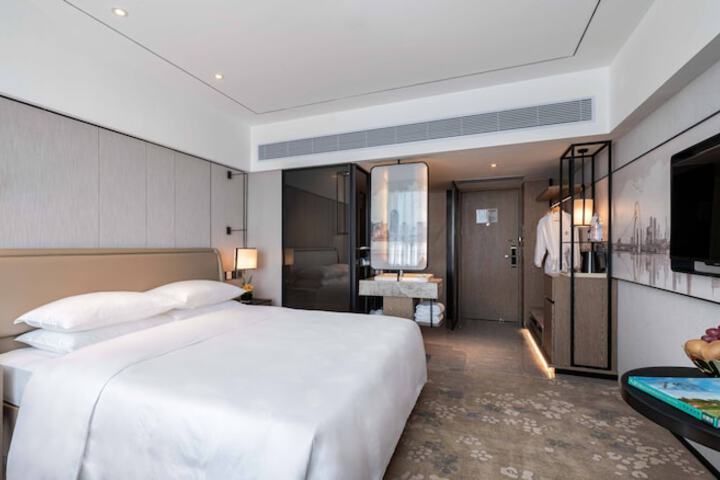 Room 11 of 82