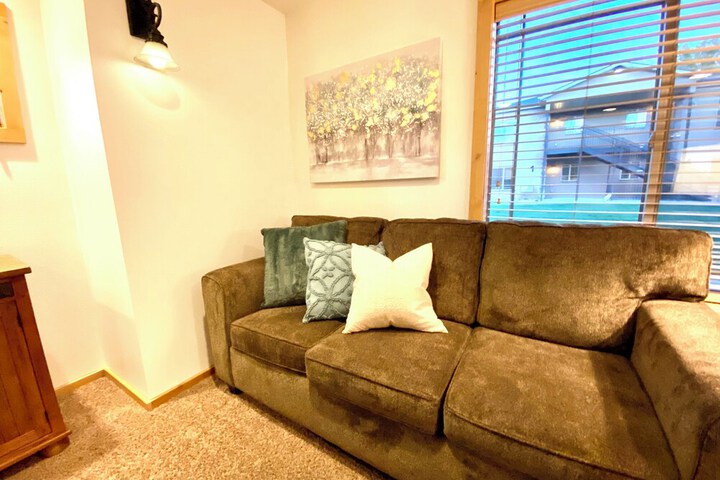 Lounge 228 of 426