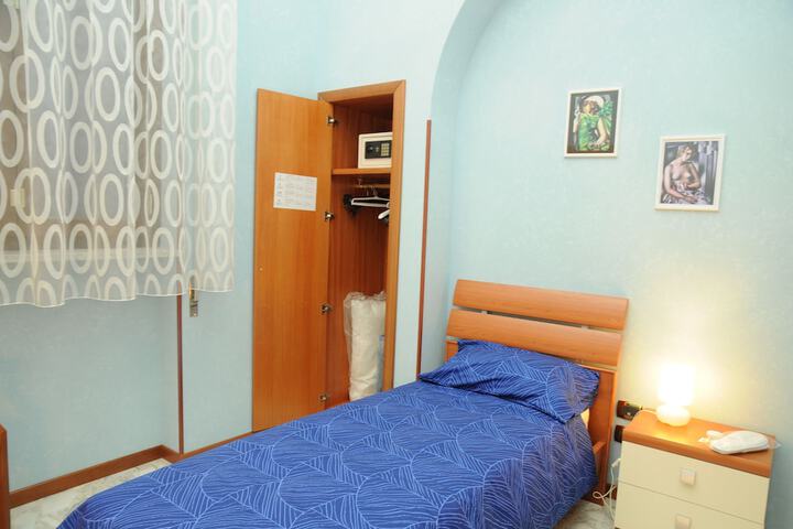 Room 17 of 32