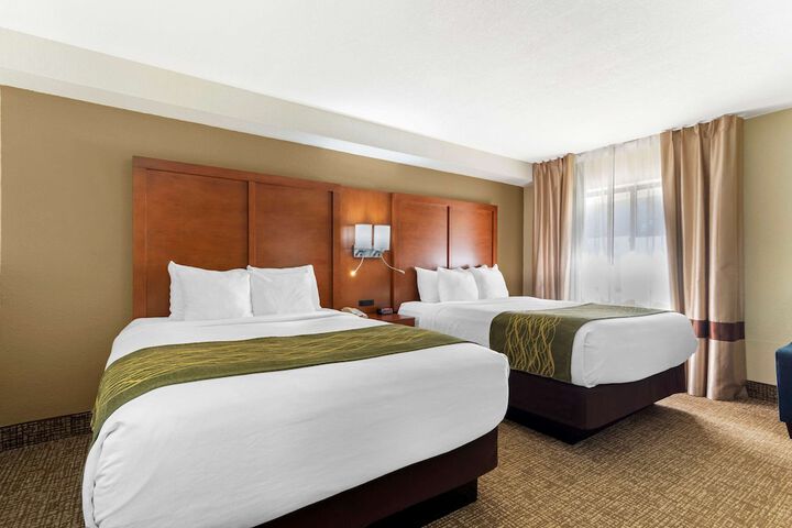 2 Queen Beds (6 of 7)