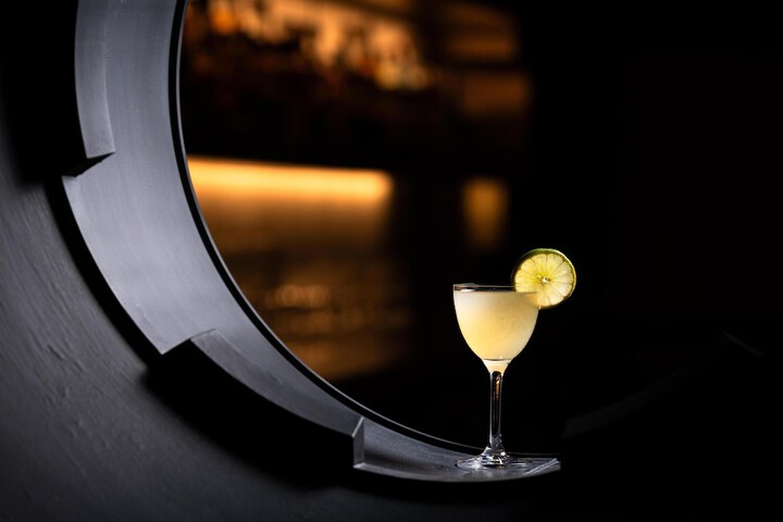 Lounge 48 of 61