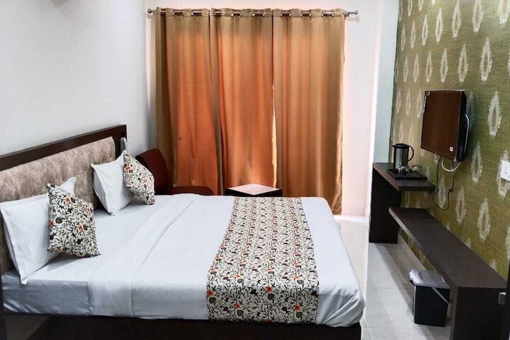 Room 11 of 28