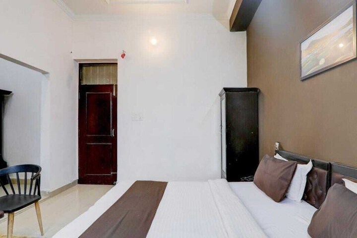 Room 12 of 18