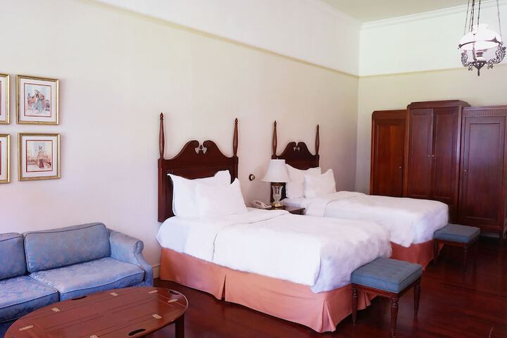 Room 8 of 113