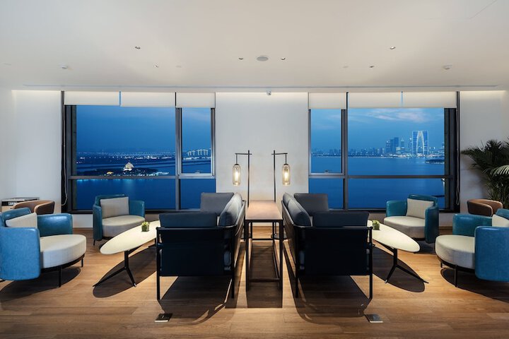 Lounge 86 of 118