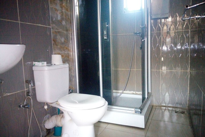 Room 5 of 16