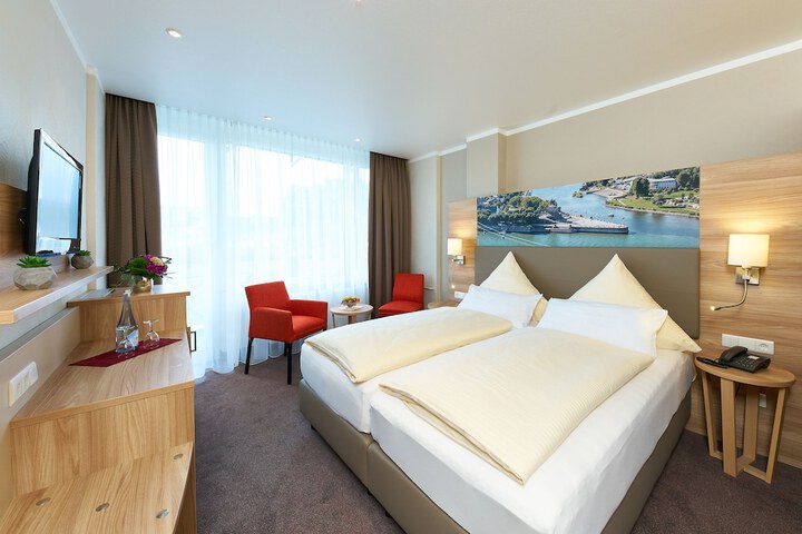 Room 6 of 75