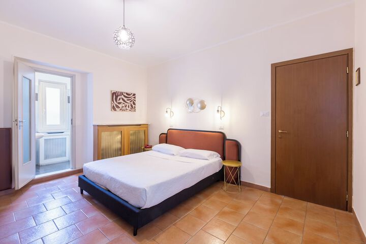 Room 4 of 34