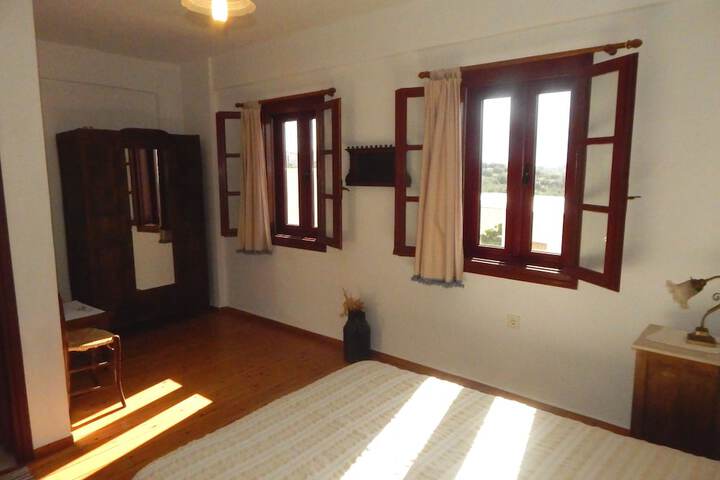Room 6 of 72