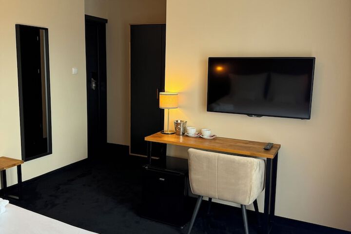 Room 18 of 37