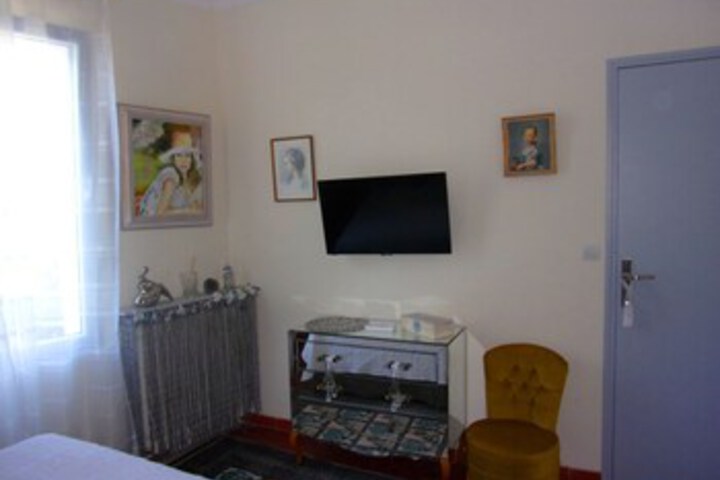 Room 34 of 40