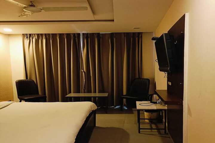 Room 12 of 28