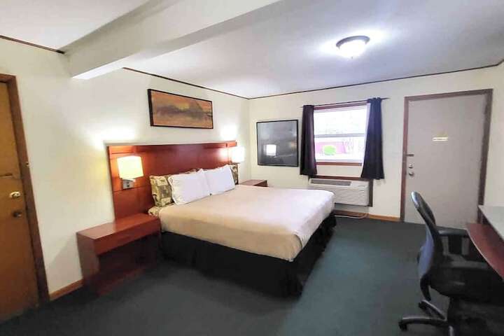 Room 5 of 82