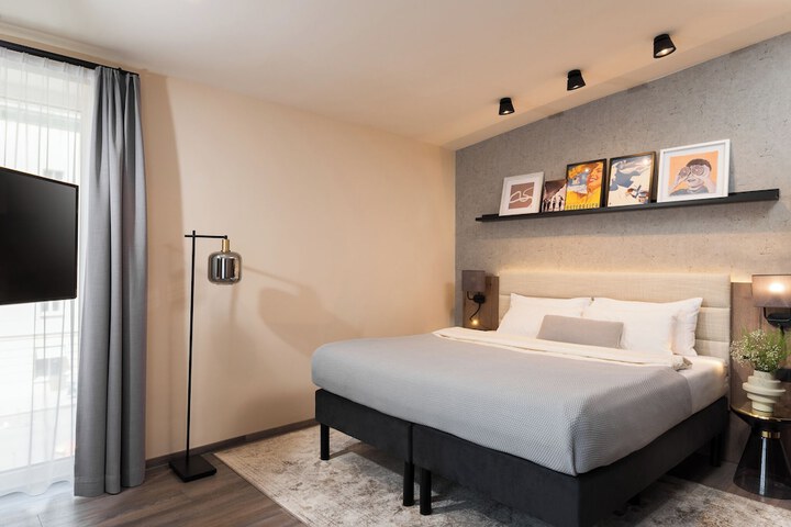 Room 4 of 34