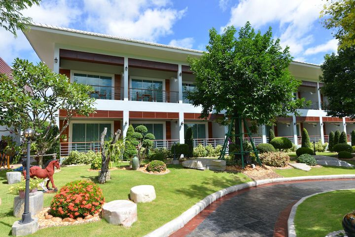 Hotel Exterior 53 of 56