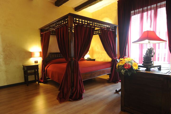 Room 7 of 15