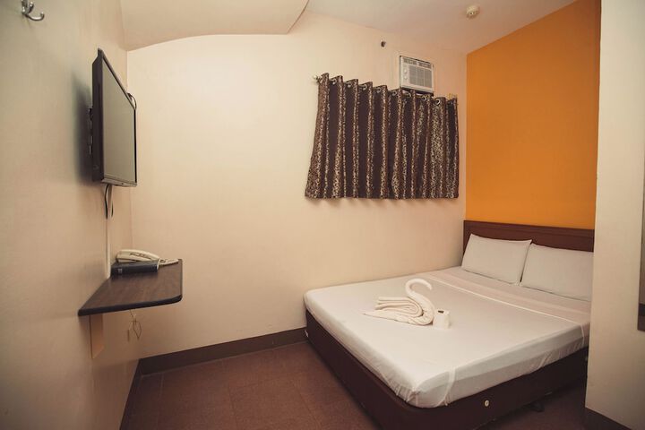 Room 8 of 23