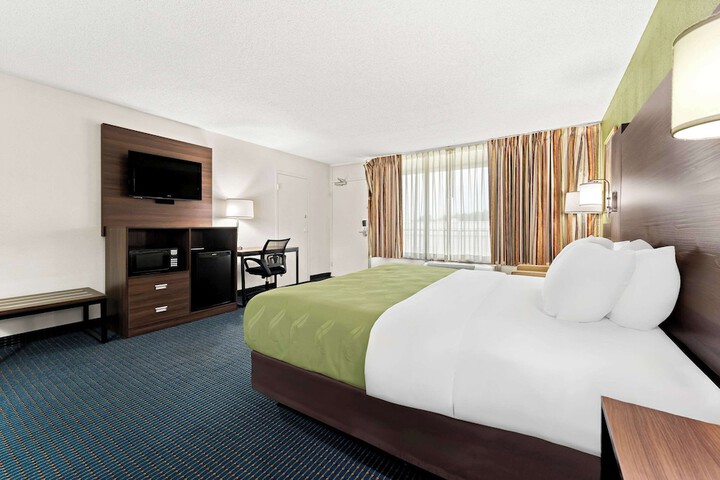 1 King Bed (14 of 26)