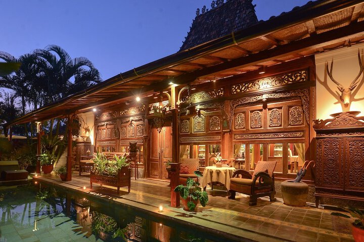 Hotel Pool