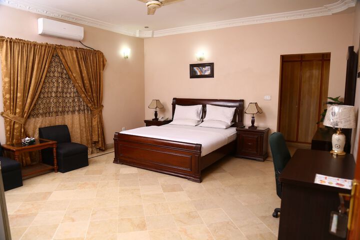 Room 5 of 37