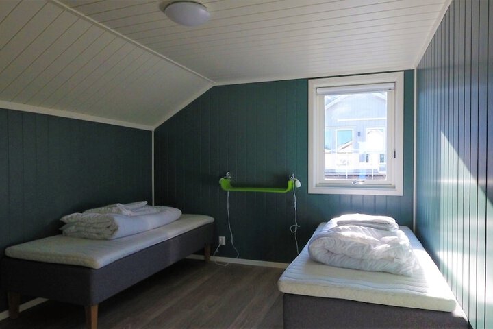 Room 6 of 27