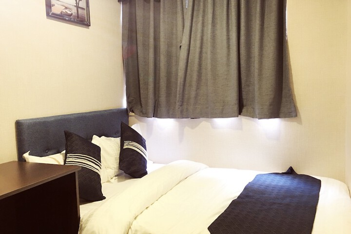 Room 35 of 73